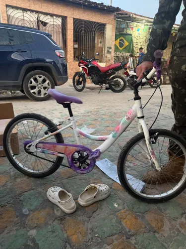 Bicicleta menina