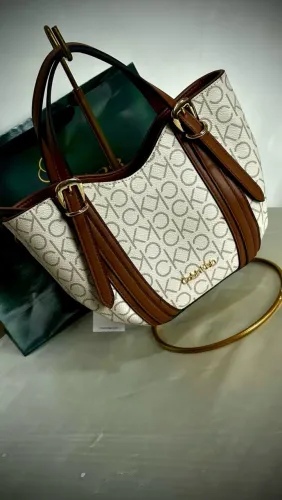 Bolsa Calvin Klein (acompanha alça)