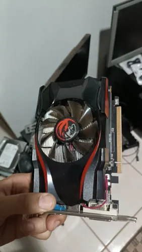Placa de video Radeon R7 240 2gb gddr5