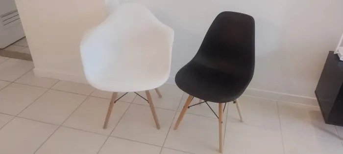 2 cadeiras pés de palito TOK STOK. Preço Imperdível.