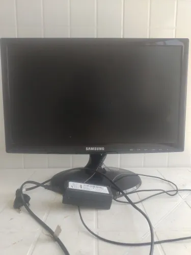 MONITOR 18"
