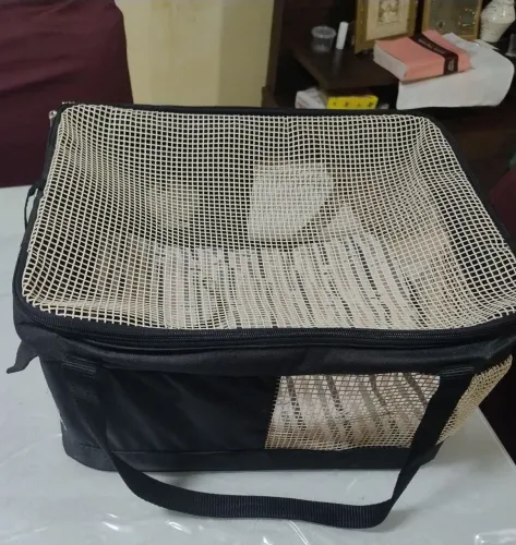 Vende se uma bolsa Pet 