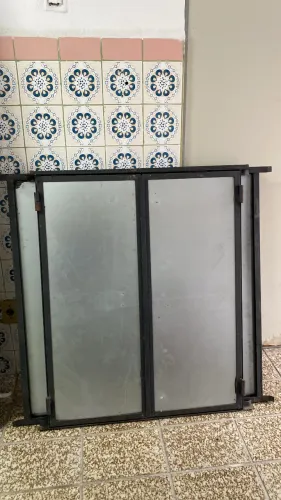 VENDE-SE 2 PORTAS + 3 JANELAS