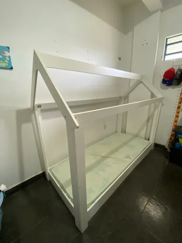Cama Montessoriana com colchão 