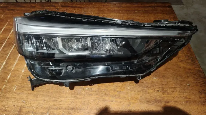 Farol Honda hr-v 2023 2024 2025 com LED lado direito original Honda excelente estado