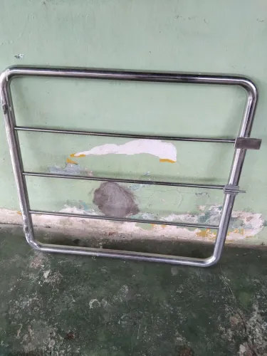 Porta de inox , medindo 0,80 de altura por 0,86 de largura