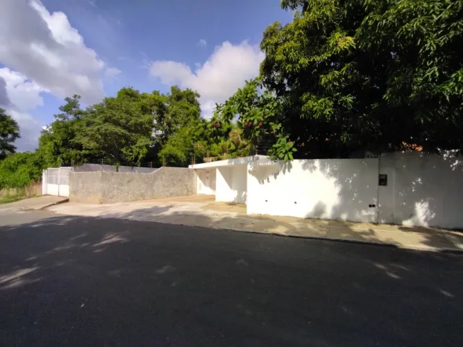 EXCELENTE CASA COMERCIAL / RESIDENCIAL