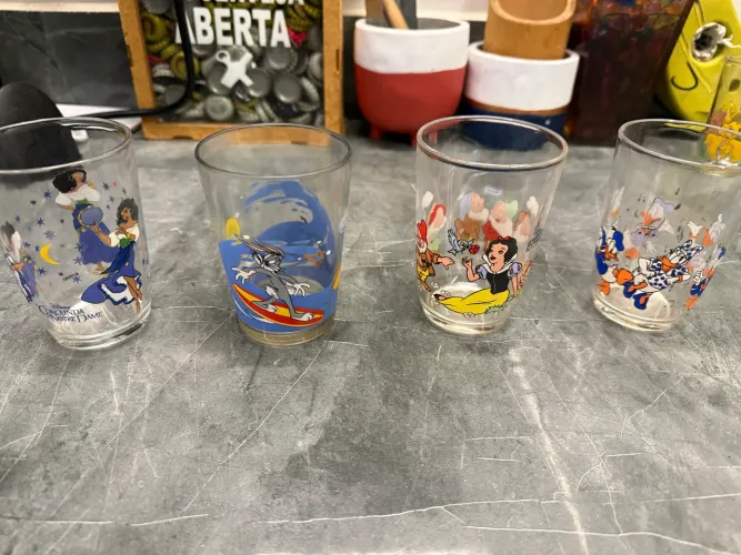 Copos anos 90 lindos