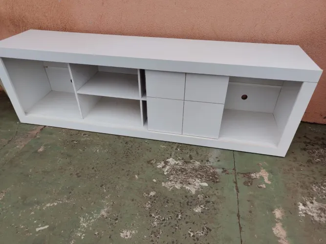Rack de sala com uma porta de correr bom estado ((ENTREGO GRATIS))