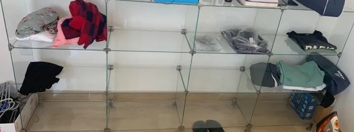 Estante de vidro com 12 nicho