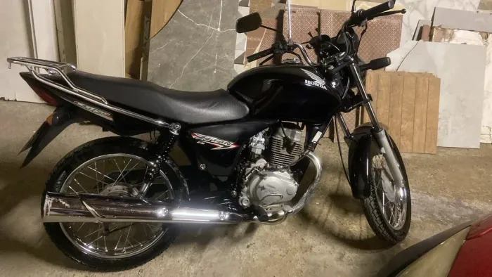 Titan es 2007. Impecável
