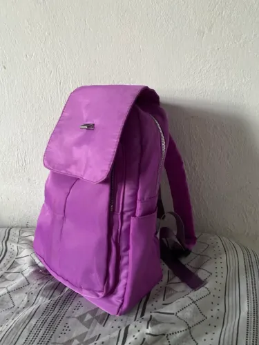 Vendo Mochila Feminina