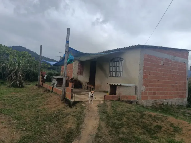 Vendo casa em ponta negra Bananal
