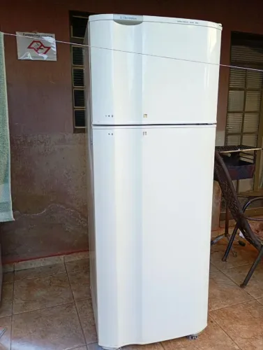 Vendo geladeira Electrolux 470 litros