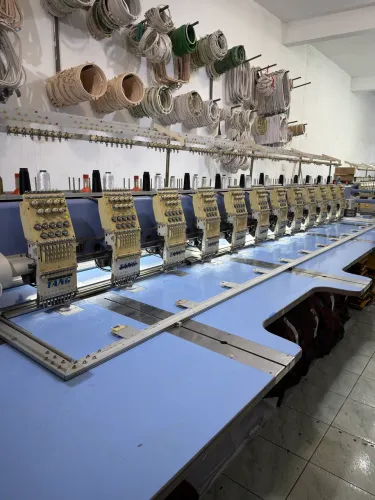 Máquina de bordado 12 cabeças Tang