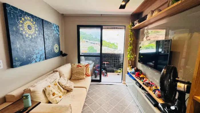 Apartamento Mobiliado com 3 Quartos e Varanda à Venda no Cond. Leste Oeste
