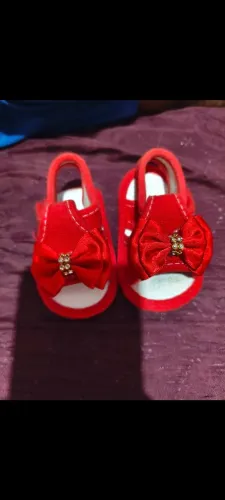 Lindo sapatinho vermelho menina