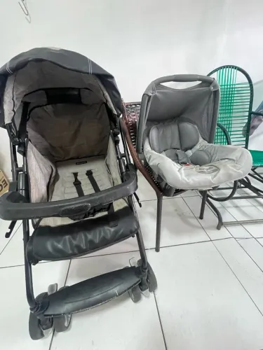 Vendo carrinho e bebê conforto, todo ok!
