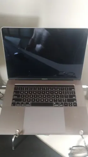 MacBook Pro 15" 2019 i7 6-Core | 16GB | Video Radeon 4GB | SSD 256GB | Bateria Excelente