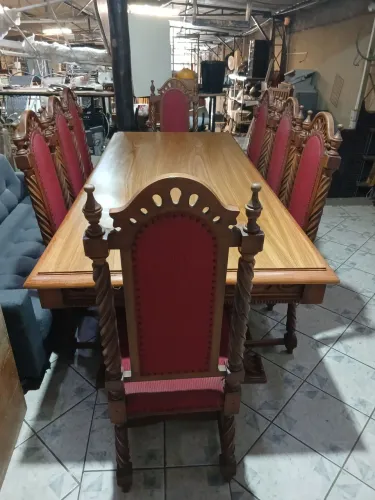 Jogo de Mesa com 8 Cadeiras 