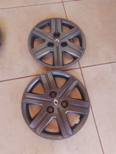 vendo calotas originais do Renault kwid ano 2023 a 2026  , 2 estão novas  e 2 com avarias 