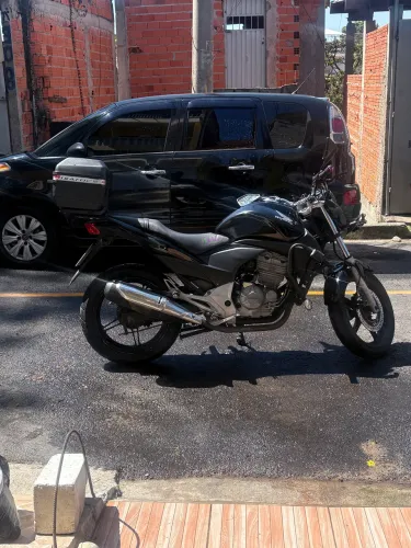 Cb300 Preta ,cabeçote já atualizado com velas finas com laudo de transferência aprovado .