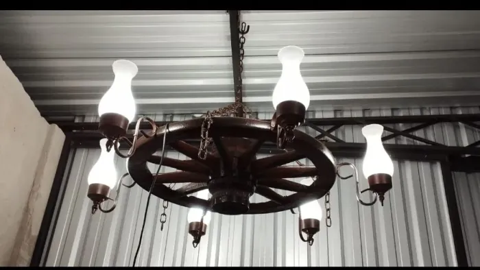 Lustre roda de carroça rústica 