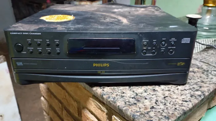 CD Player / Trocador de CDs Philips CDC 265 ta ligando só não tá abrindo a gaveta do cd