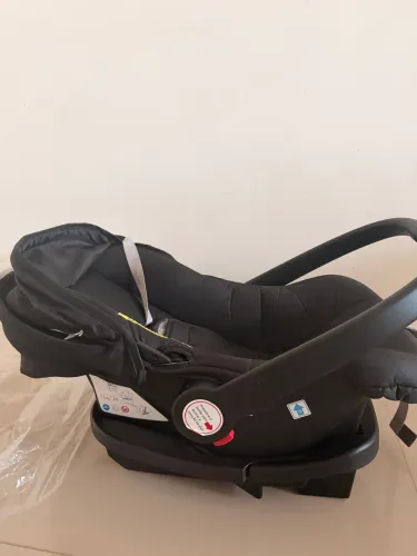 Bebê Conforto / Cadeirinha Infantil para Carro - Preto