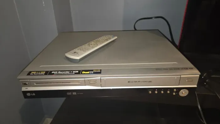 Raridade: Gravador de DVD com VHS LG RC7000B, muito novo, com Controle Remoto