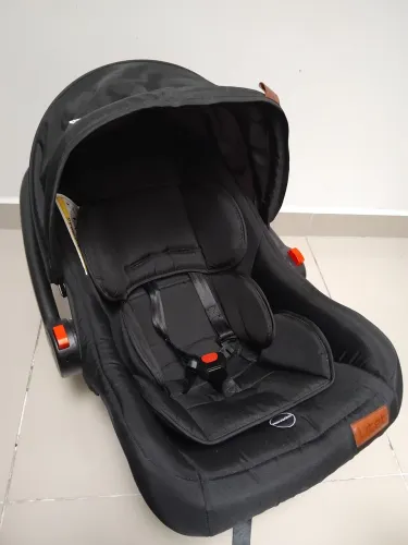 Bebê conforto com suporte para carro