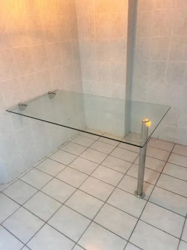 Mesa/Bancada de Vidro Moderna e Suspensa - R$ 250,00