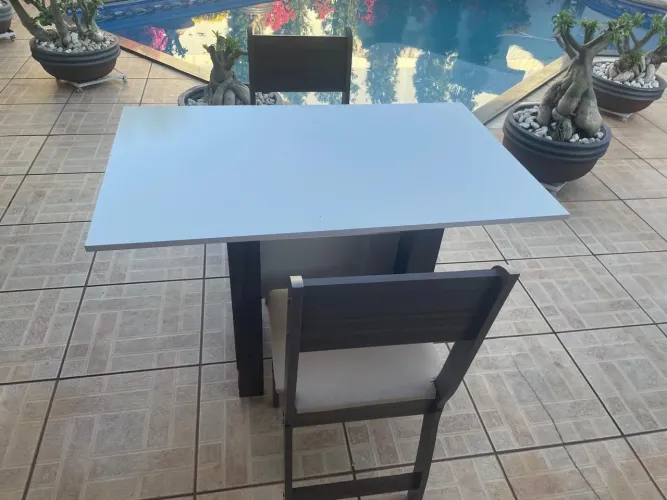 Mesa com cadeiras