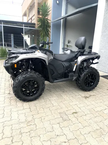 Quadriciclo Can-Am Outlander 700 XT Max , ano 2023