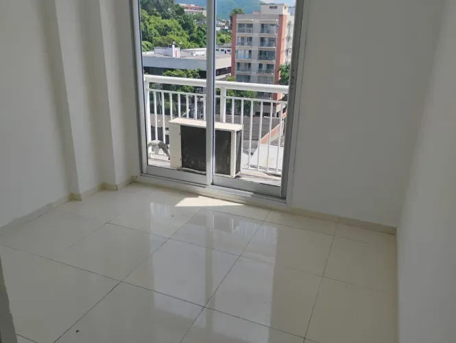 Sala Comercial à venda na Estrada dos Bandeirantes, Taquara, Rio de Janeiro - RJ