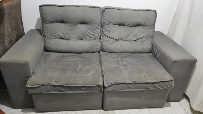 Sofá Retrátil 2 Lugares Cinza 195x85 fechado e aberto fica 195x130