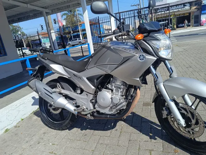 Moto ideal para o dia a dia, econômica e potente.