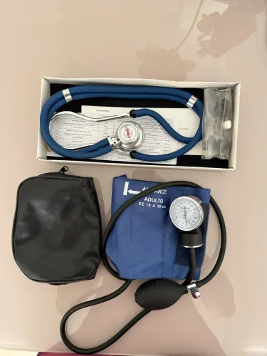 Vendo kit de Estetoscópio + Esfgmo! Praticamente novo na caixa