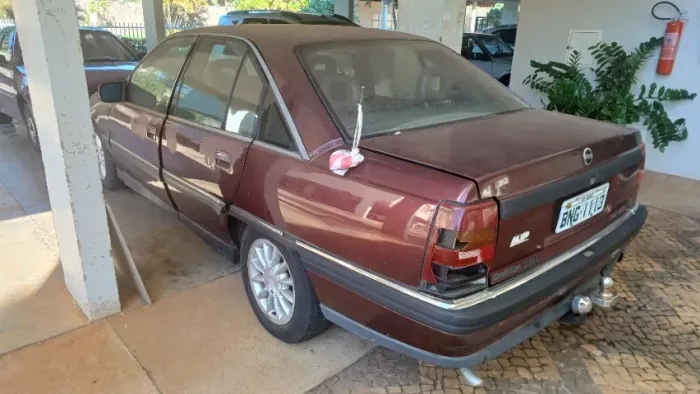 Chevrolet Omega GLS 2.2 / 2.0 (álcool) 1993