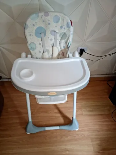 Cadeirinha alimentação com regulagem de altura e reclinável, aceito cartão