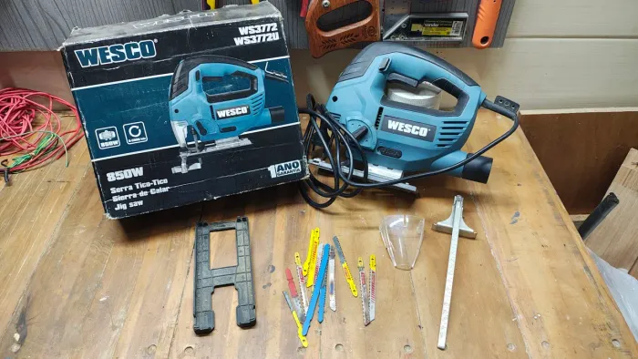 ? Serra Tico-Tico WESCO 850W - Completa com Caixa e Acessórios