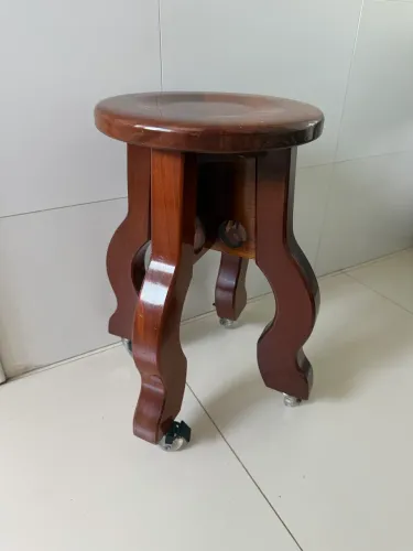 Banqueta de Mogno