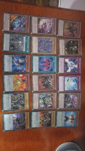 Vendendo minha coleção de cartas yugioh