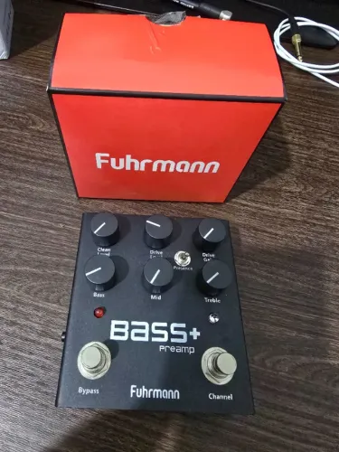 Pedal De Efeitos Analógico Bass+ Preamp Fuhrmann Cor Preto