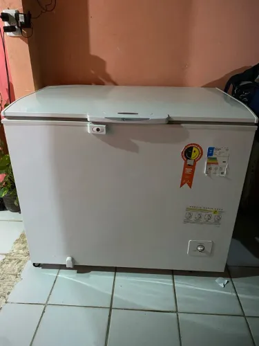 Vendo freezer semi novo 