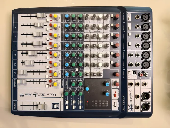 Soundcraft signature 10