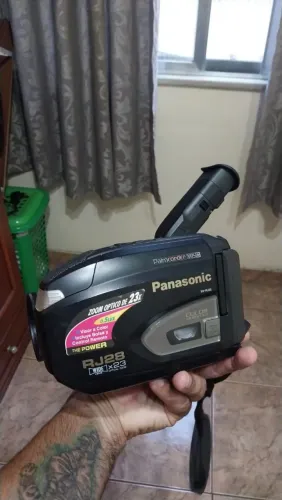 FILMADORA PANASONIC RJ28 VHS-C - PARA COLECIONADORES OU RESTAURAÇÃO