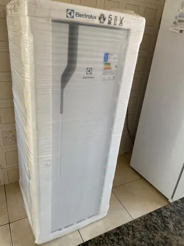 Geladeira nova sem uso 