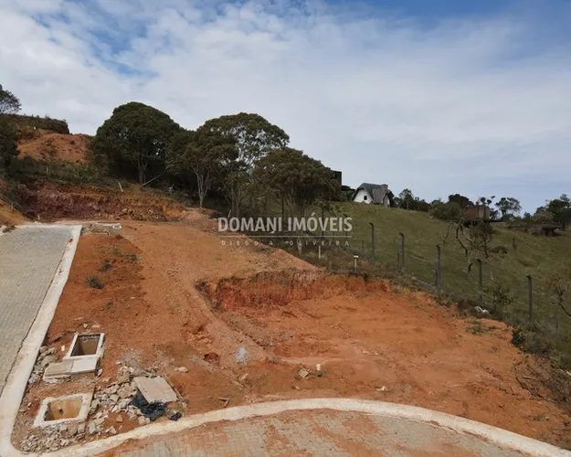 Terreno à Venda em Condomínio Fechado na Região do Alto do Capivari - Campos do Jordão/SP