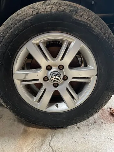 Vendo jogo de roda aro 17 amarok originais